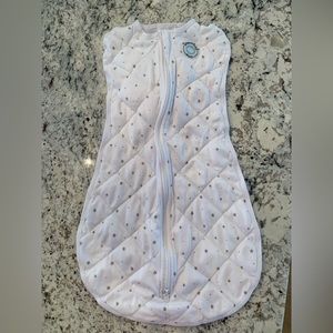 Weighted Dreamland Baby Sleep Swaddle. Used good condition. Size small 0-6m